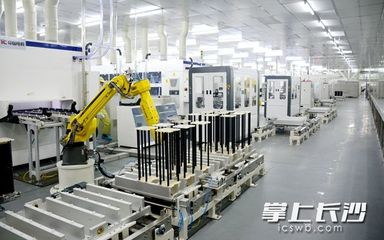 國產(chǎn)化率最高的高效太陽能電池智能制造生產(chǎn)線在麓谷投產(chǎn)